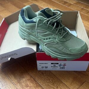 Saucony PROGRID OMNI 9 Athletic Sneakers